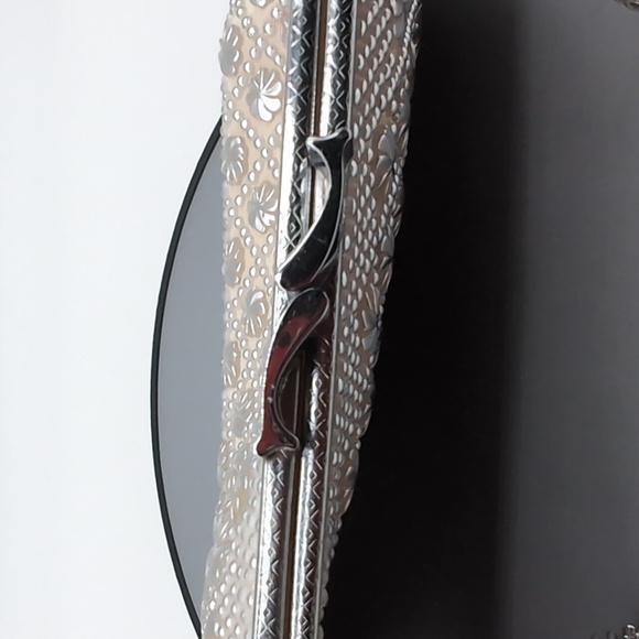 Du-Val|NWOT Champagne Pink Clutch With Silver Toned Detailing & Studded Pattern - Picture 8 of 10